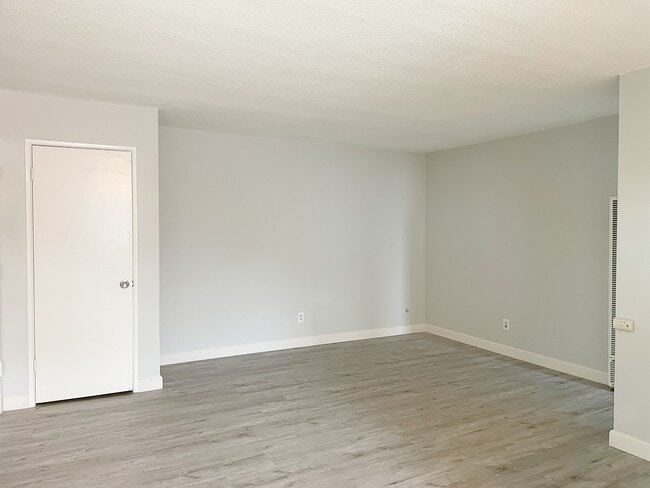 Building Photo - 15828 S Denker Ave