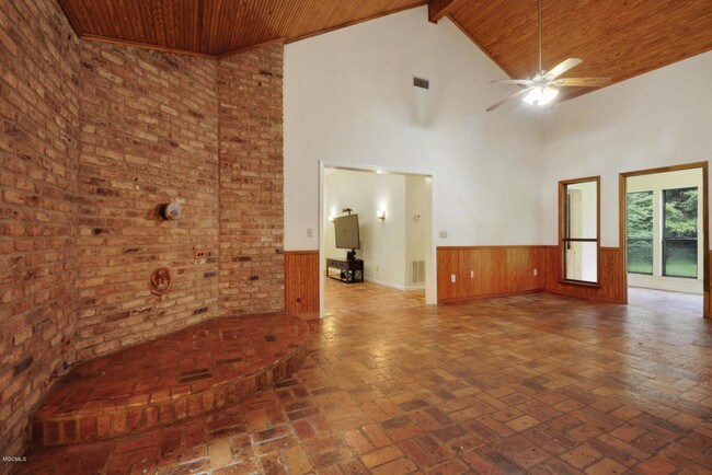 Building Photo - 821 W Bond Ave