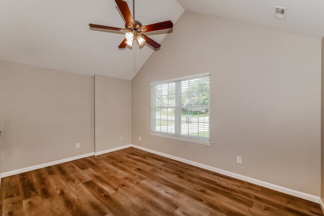 Foto del edificio - 450 Southgate Dr