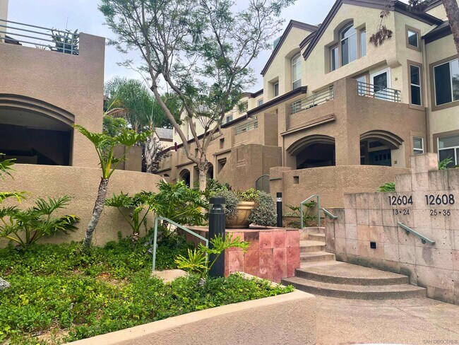 Foto del edificio - 12604 Carmel Country Rd