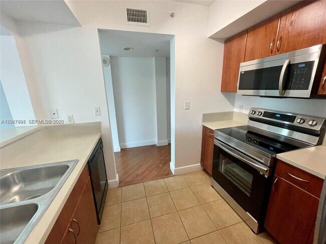 Foto del edificio - 9201 Collins Ave