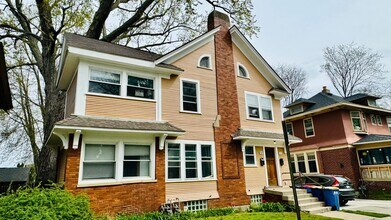 Building Photo - 709 Hawthorne St NE