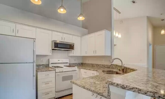 Building Photo - 13810 Sutton Park Dr N