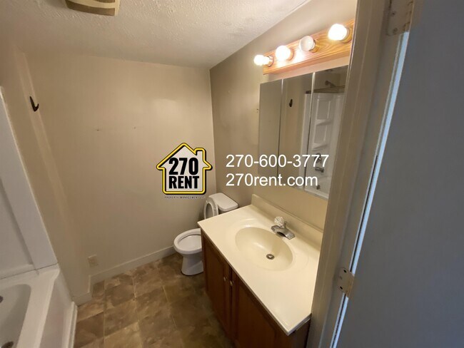 Foto del edificio - 138 Broadway Street, Apt C