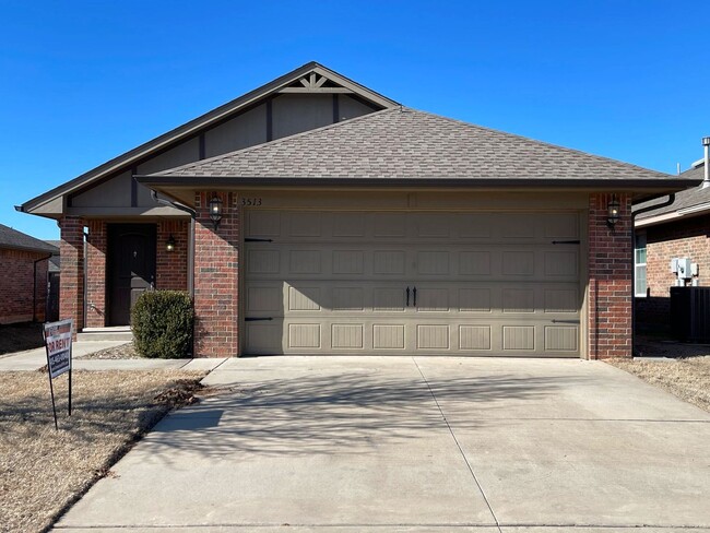 Foto del edificio - Charming 3 Bedroom 2 Bath home in Moore, OK!