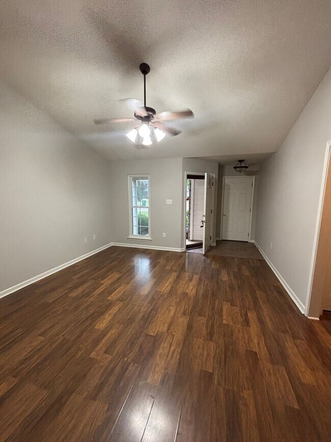 Building Photo - ***JUST REDUCED***5481 Kristy Lane Southav...