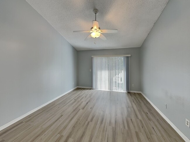 Building Photo - 2020 Royal Bay Blvd