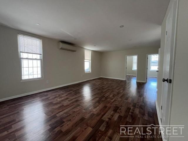 Foto del edificio - 3 bedroom in BROOKLYN NY 11223