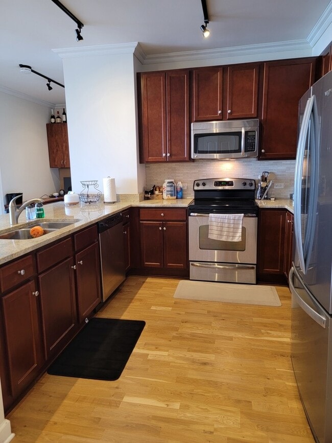 Building Photo - 100 E 14th St