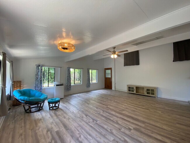 Foto del edificio - Remodeled Large Studio walking distance to town