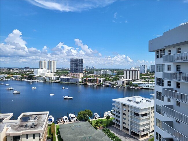 Foto del edificio - 137 Golden Isles Dr
