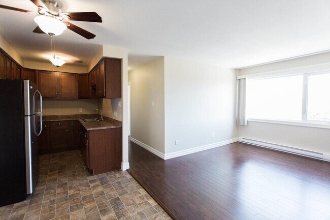 Building Photo - Sunridge Place