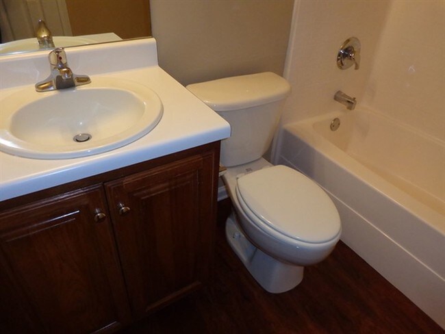 Foto del edificio - 208 Oak Grove Ln