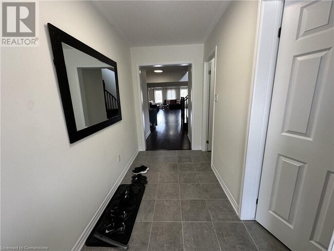Building Photo - 304 Shady Glen Cres