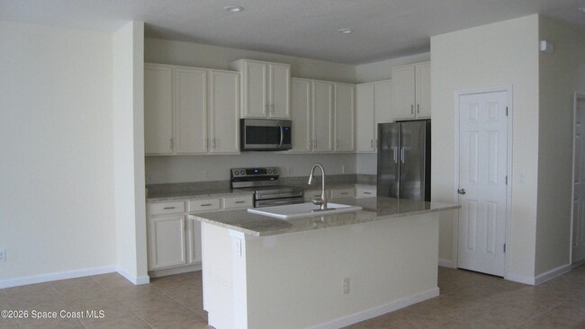 Building Photo - 2660 Revolution St