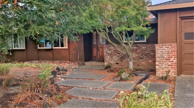 Building Photo - 180 Oak Springs Dr