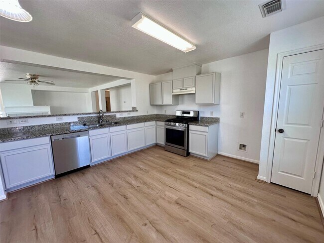 Foto del edificio - 3927 Brook Garden Ln