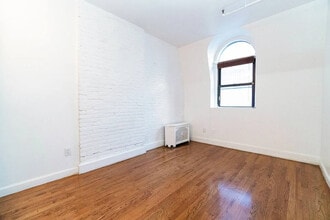 Building Photo - 156 W 15th St