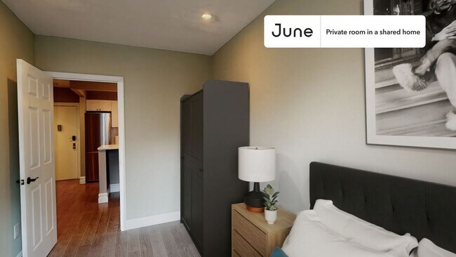Foto del edificio - Private bedroom in 3 bed/2 bath Home
