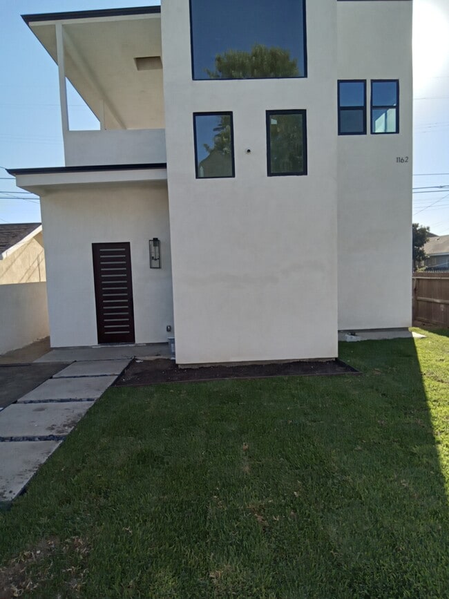 Foto del edificio - 1164 E Adams Blvd