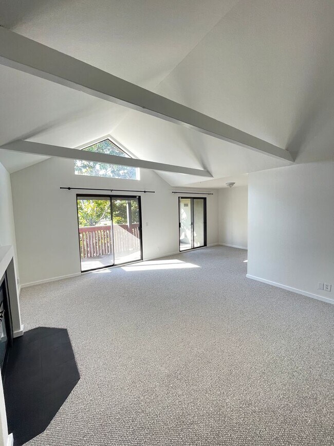 Foto del edificio - Available Now - 2 Bedroom 2 Bath Condo in ...