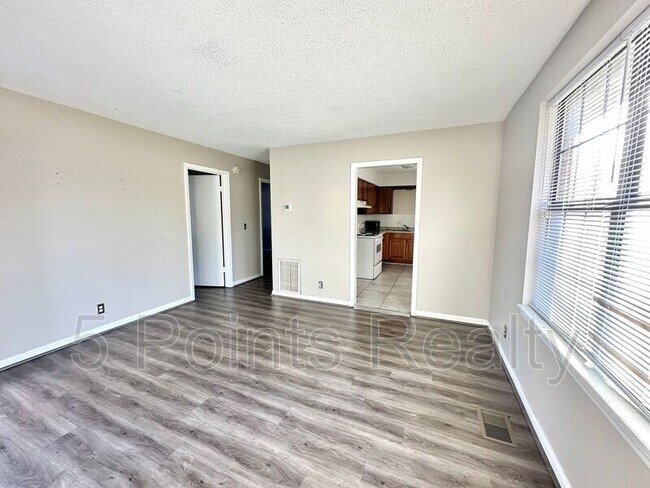 Building Photo - 1201 Sylvia Dr