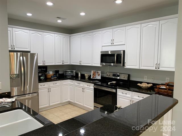 Foto del edificio - 9033 Rosalyn Glen Rd