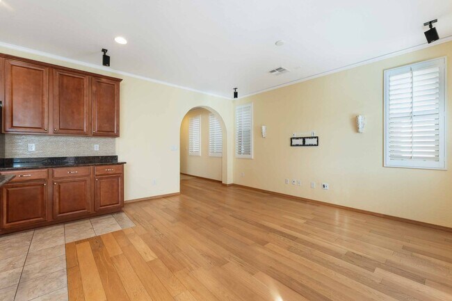 Foto del edificio - Custom Kitchen and Gorgeous Backyard!