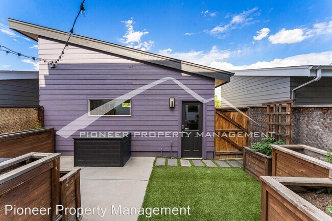 Building Photo - 3 br, 3.5 bath House - 3168 Syracuse St.