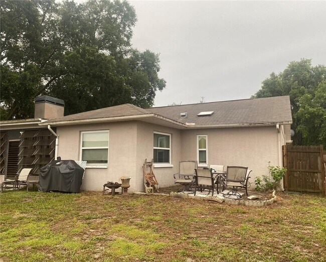 Foto del edificio - 7337 Orchid Lake Rd