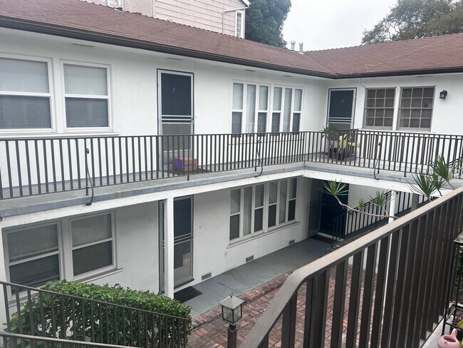 Foto del edificio - 12012 Washington Pl