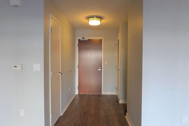 Building Photo - 2 bedroom 2 full bath condo in downtown Sa...
