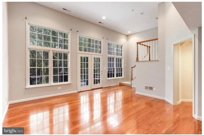 Building Photo - 213 Oak Knoll Terrace