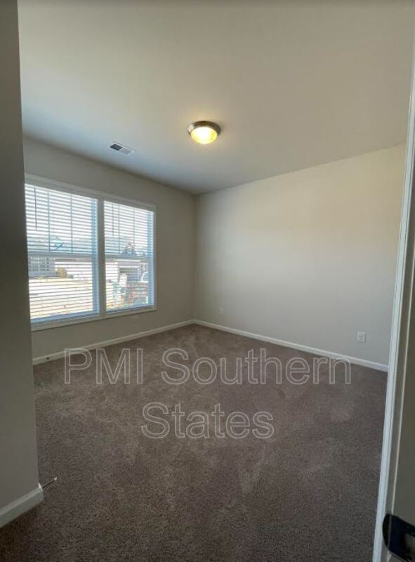 Building Photo - 340 White Peach Wy