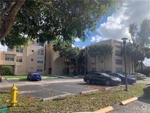 Building Photo - 9470 Live Oak Pl