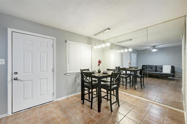 Building Photo - 1808 Rio Grande St