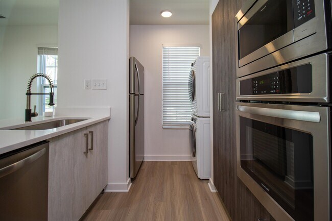 Building Photo - 1513 Briar Creek Rd