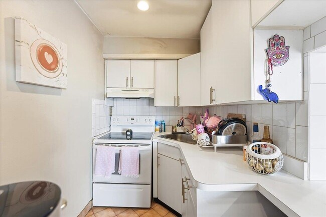 Foto del edificio - 1614 Union Turnpike