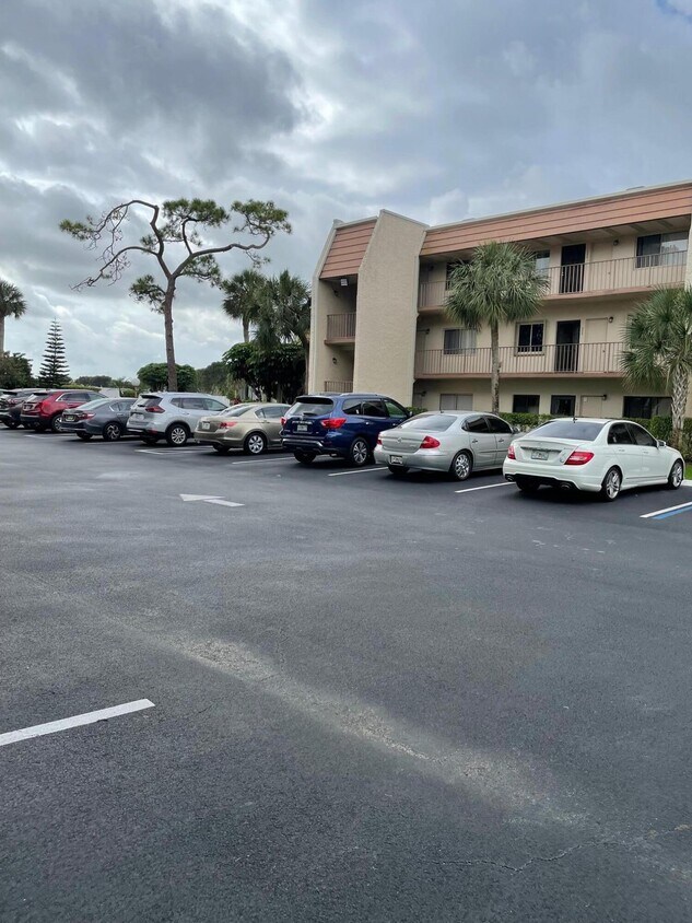 4120 Tivoli Ct Unit 301, Lake Worth, FL 33467 Condo for Rent in Lake