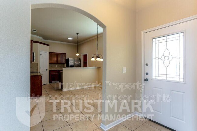 Building Photo - 401 W Libra Dr