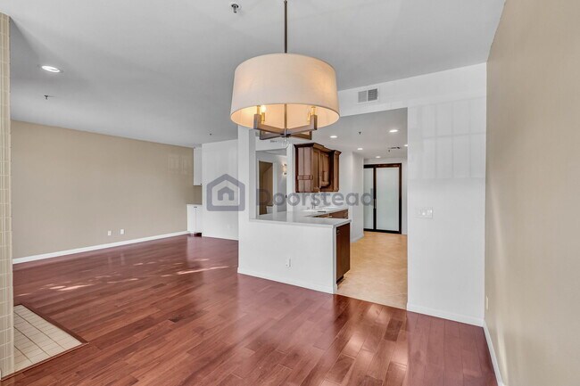 Building Photo - 5350 White Oak Ave