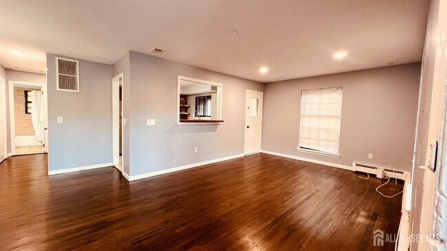 Building Photo - 323 Gill Ln