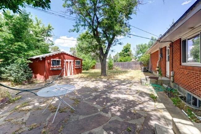 Building Photo - "Rare Find" Updated Large 5 Bedroom home W/Finished Basement!