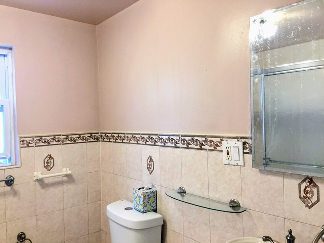 Building Photo - 2 bedroom with All Utilities included