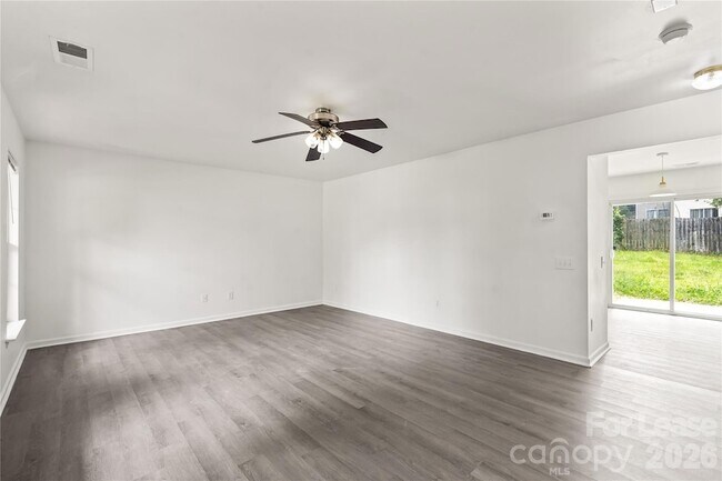 Foto del edificio - 2724 Mulberry Pond Dr
