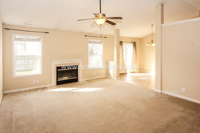Building Photo - 10015 Miranda Cir