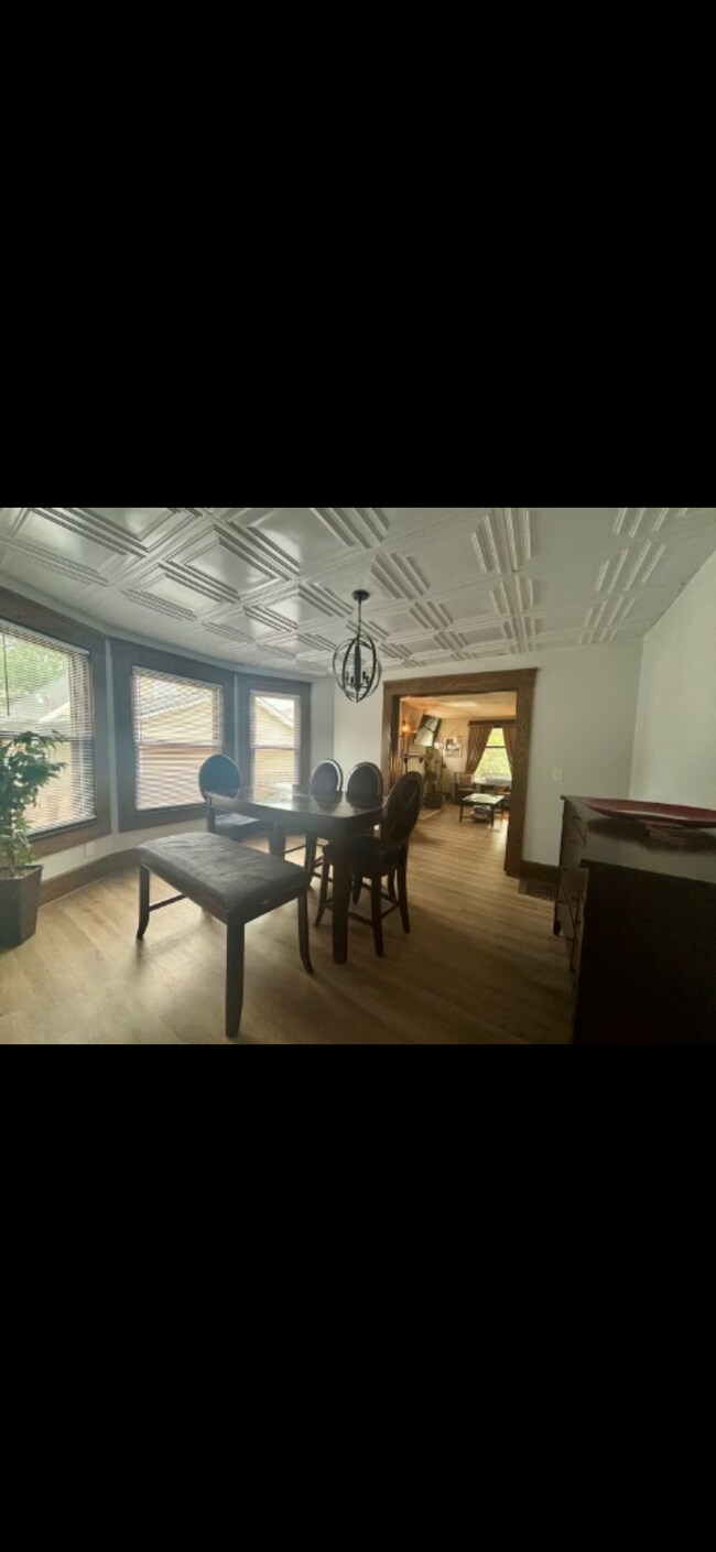 Foto del edificio - 1483 E 118th St