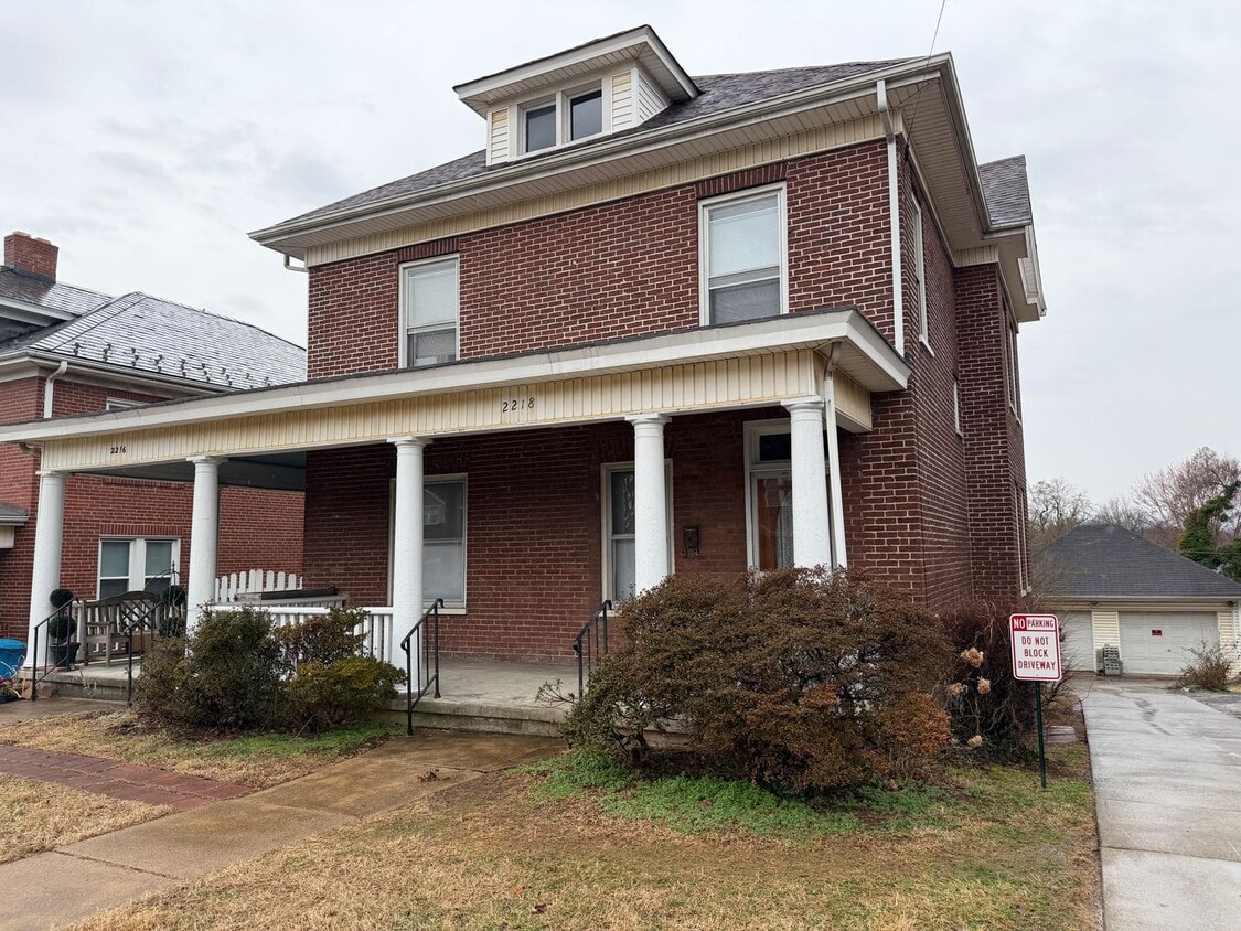 2216/2218 Memorial Ave SW - 2216/2218 Memorial Ave SW