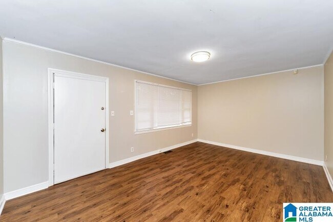 Building Photo - 901 N Highland Dr