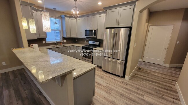 Building Photo - JUST LIKE NEW!!! 3 Bedroom 2 Bath on Orcha...